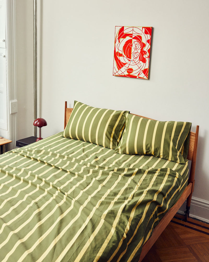 Sheeting in dark green and cream. 100% cotton sateen Flat sheet