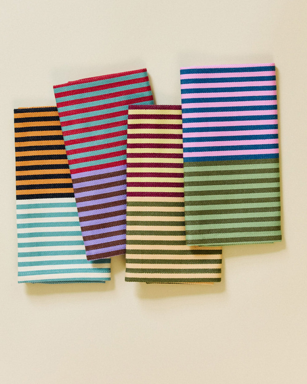 Set of 4 Napkins 2025 Stripe in a line