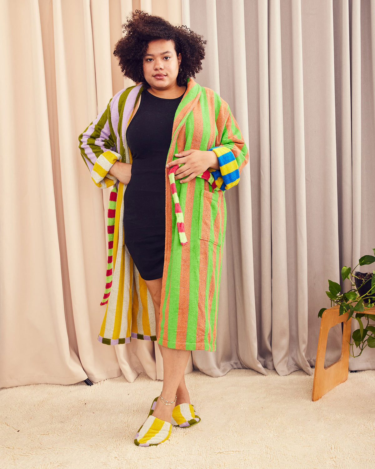 Bathrobe in Surf Stripe. Cotton terry bathrobe with shawl collar, patch pockets, and tie. Double contrasting stripes and colorways on both the outside and inside. 100% cotton terry, 450 gsm. This item is Oeko-Tex Standard 100 certified (no harmful chemicals were used during production). Made in Turkey.