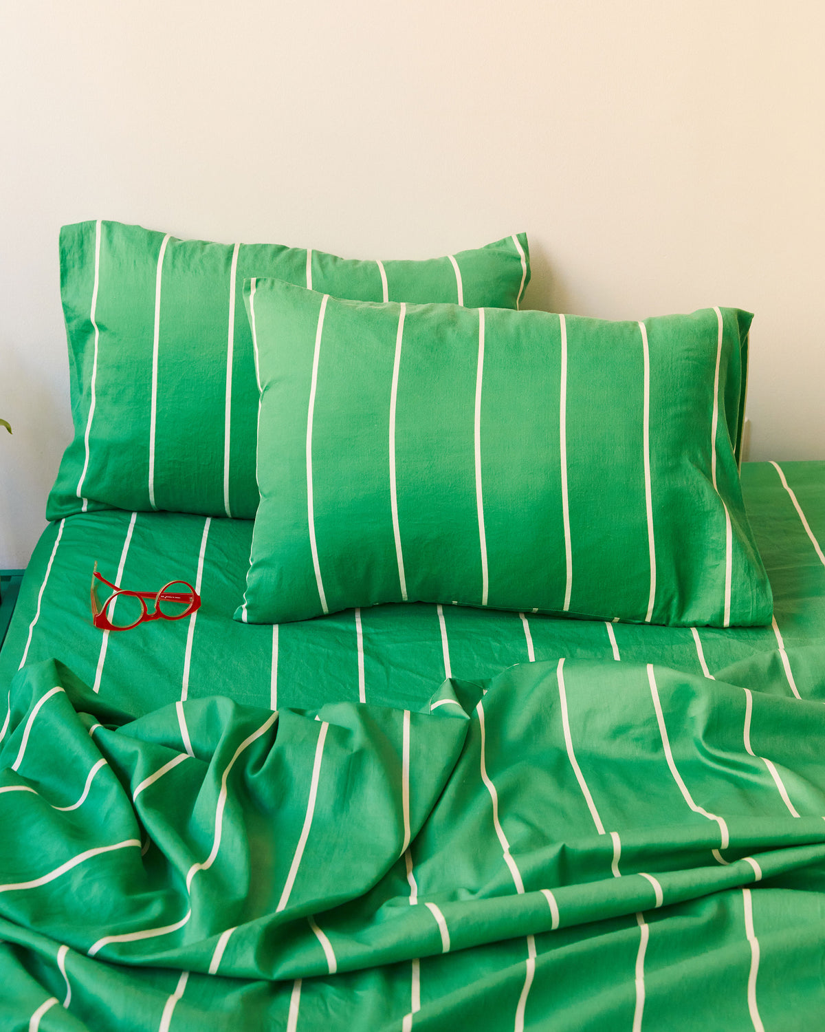 Dusen Dusen Lawn Stripe Sheets. Sheeting in green and white stripes. 100% cotton sateen, 300 thread count. Machine wash cold and tumble dry.