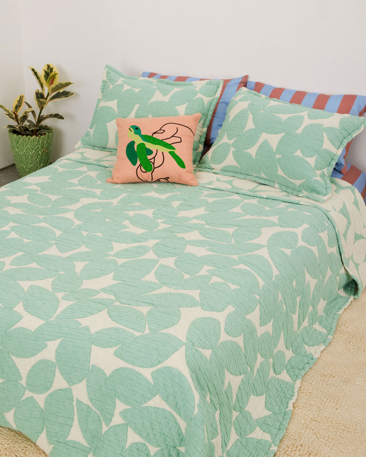 Dusen Dusen Leaf Coverlet. Coverlet Set in green and cream Leaf print. Woven matelassé coverlet with an inner layer of insulation for a quilted effect. Stone-washed, with an extra soft and gauzy hand feel.