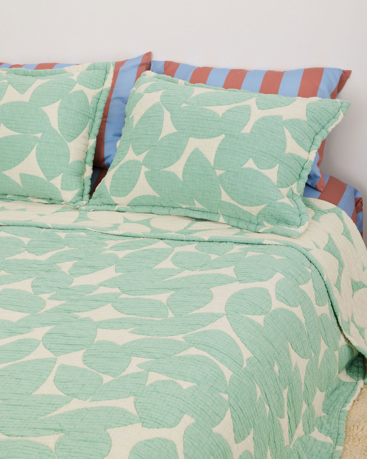 Dusen Dusen Leaf Coverlet. Coverlet Set in green and cream Leaf print. Woven matelassé coverlet with an inner layer of insulation for a quilted effect. Stone-washed, with an extra soft and gauzy hand feel.