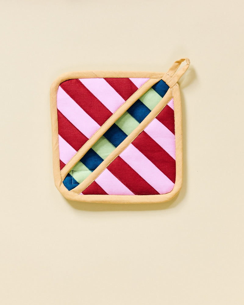 Brioche pocket pot holder on beig background