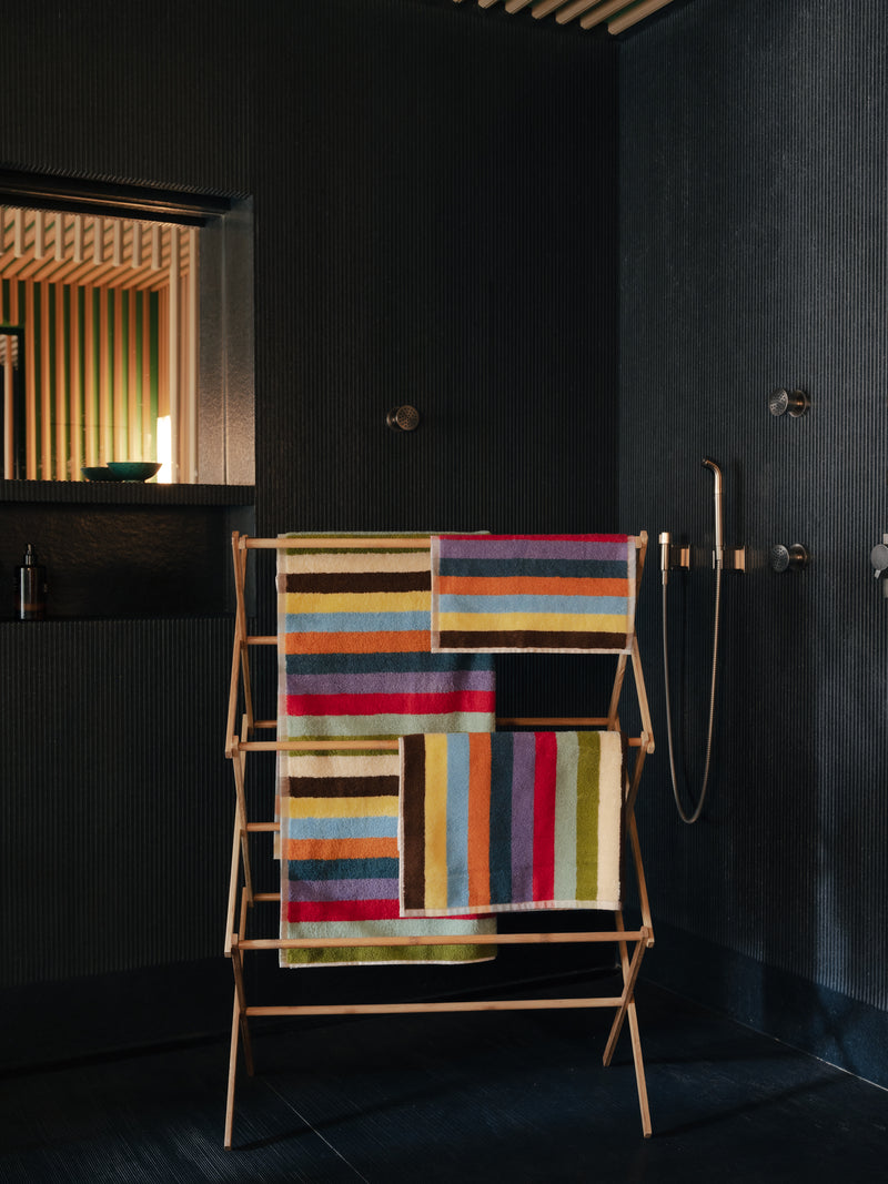 ["Set of 3 hummingbird towels in a black bathroom", " We optimized Stripe output on the Towel platform"]