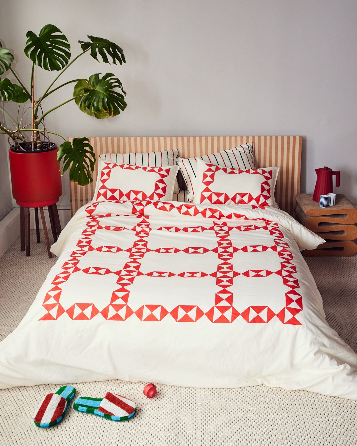 Dusen Dusen Hourglass Duvet Set in bright red and white hourglass pattern, includes a duvet cover plus set of 2 shams (1 for Twin). 