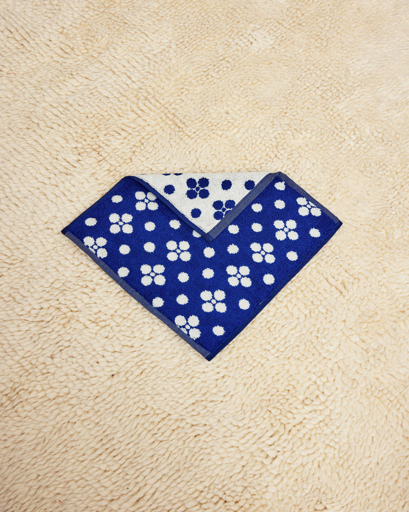 Lisa Washcloth flat on cream Rug