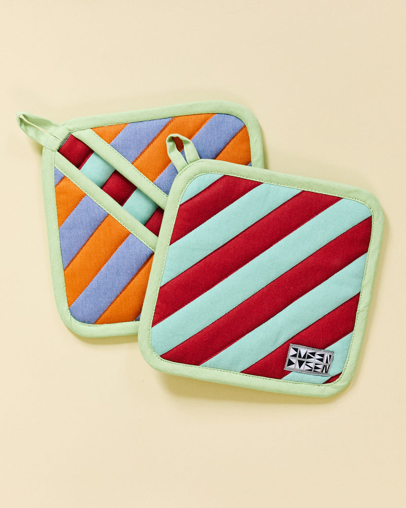 two pumpernickel pot holders on a beige background 