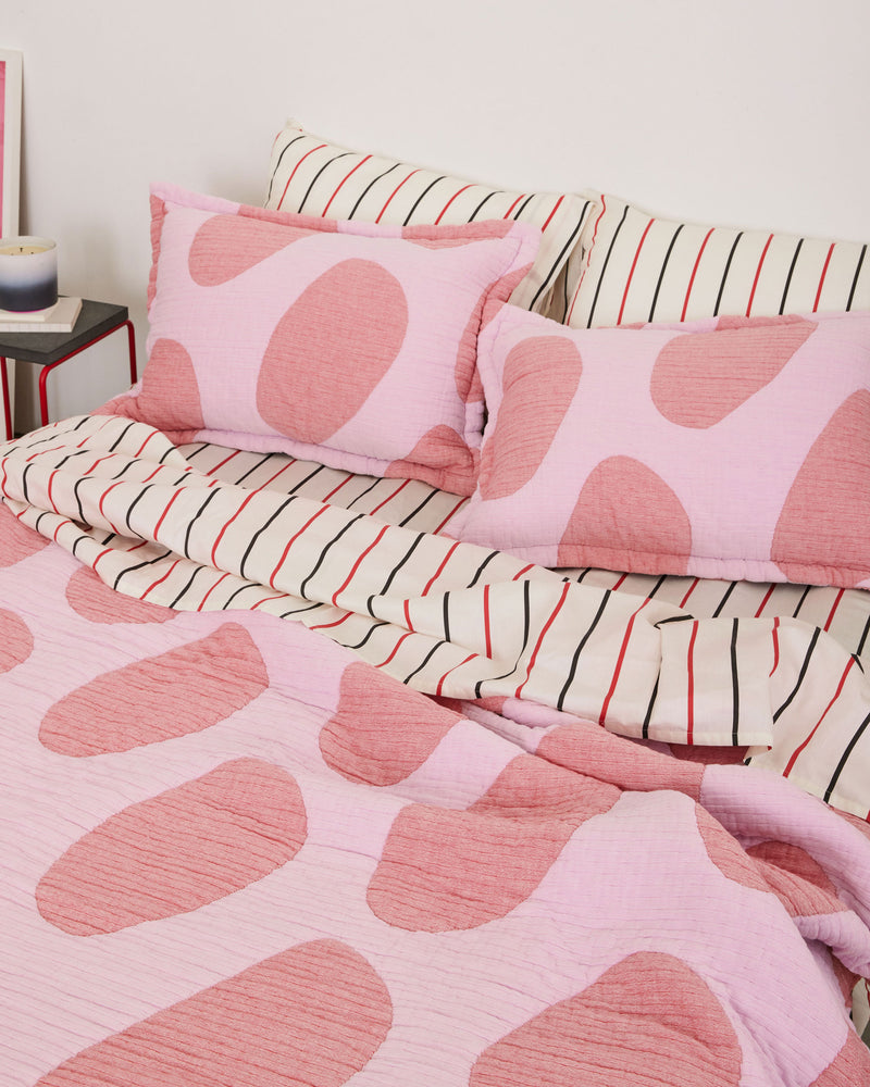 Dusen Dusen Egg Coverlet Set in dark and light pink Egg print. Woven matelassé coverlet with an inner layer of insulation for a quilted effect. Stone-washed, with an extra soft and gauzy hand feel.