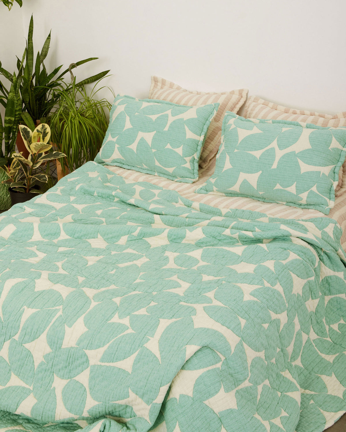 Dusen Dusen Leaf Coverlet. Coverlet Set in green and cream Leaf print. Woven matelassé coverlet with an inner layer of insulation for a quilted effect. Stone-washed, with an extra soft and gauzy hand feel.