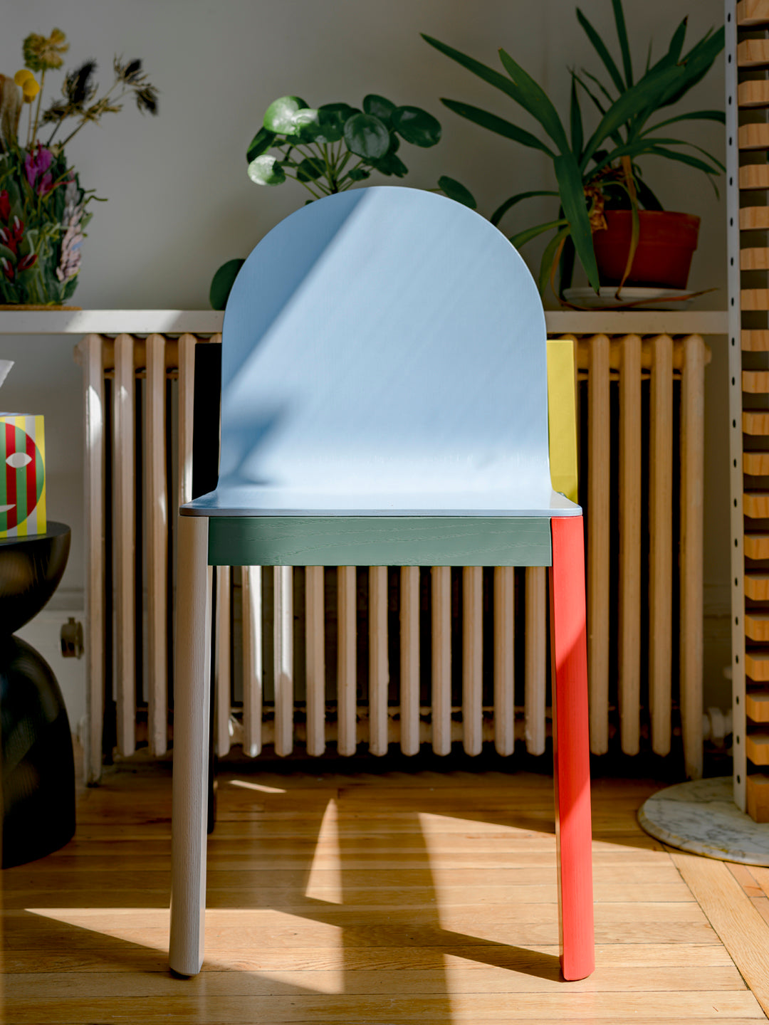 cleo chair v1 straight on in sun